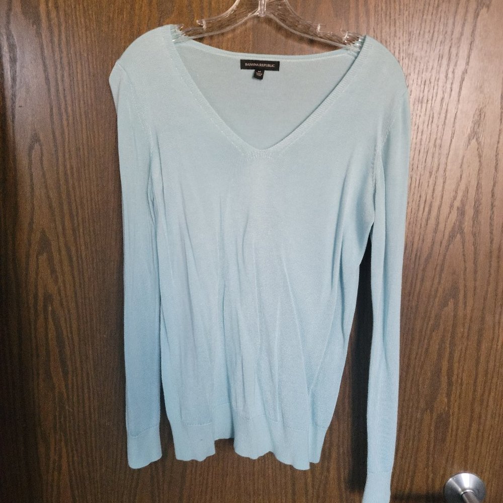 Banana Republic Light Pale Blue V Neck Long Sleeve Sweater Size Medium
